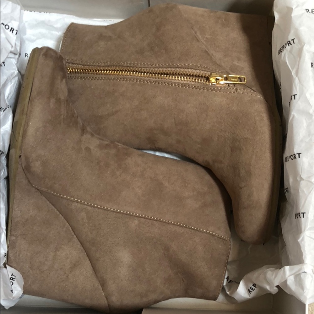 Report Faux Seuss wedge booties Sz 7